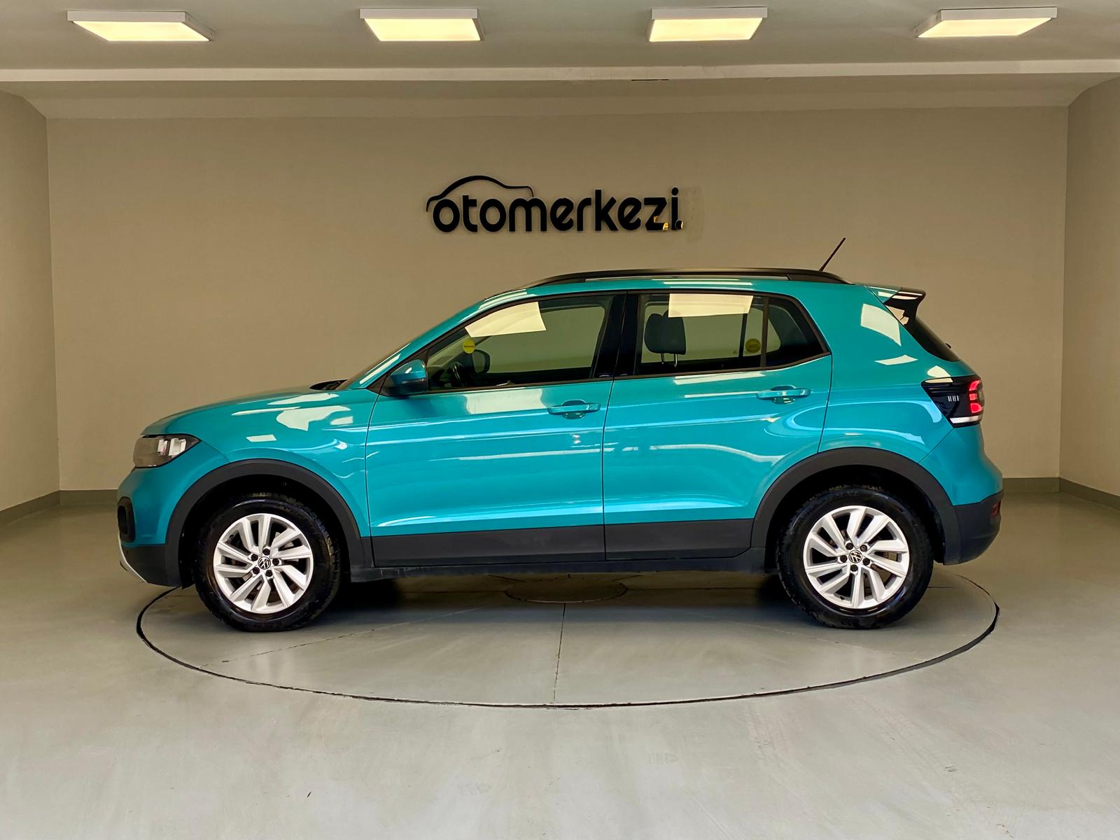 VOLKSWAGEN T-CROSS 6